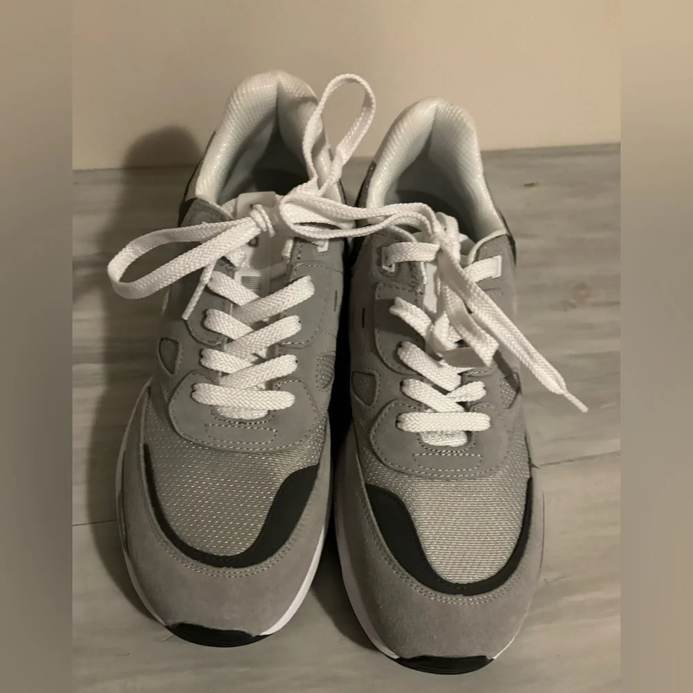 NWOT Men’s Polo Ralph Lauren Jogger Suede & Mesh Sneaker, Size 10, Soft Gray